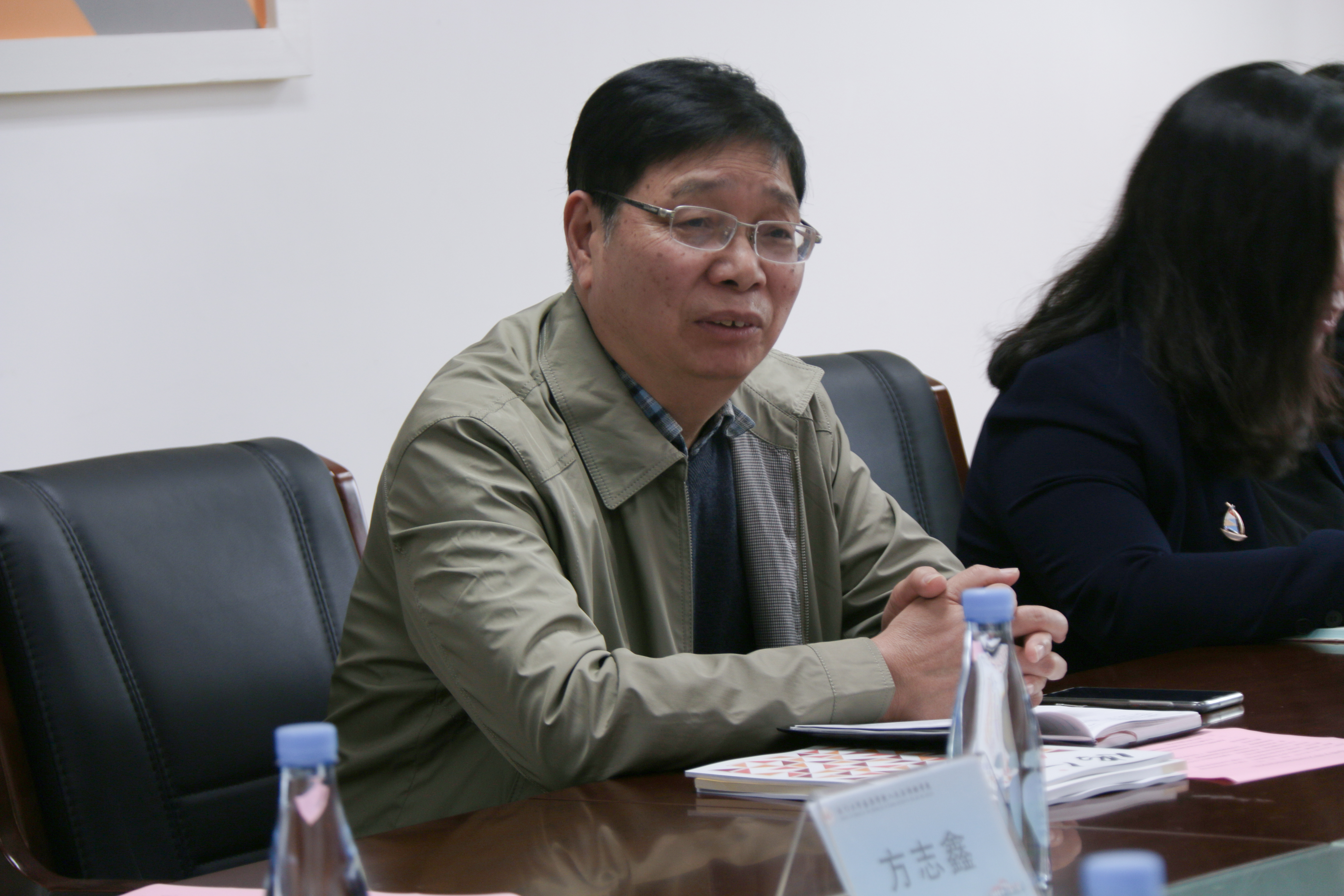 语言艺术的交流与摩擦—华侨大学文学院莅临我院参加座谈会
